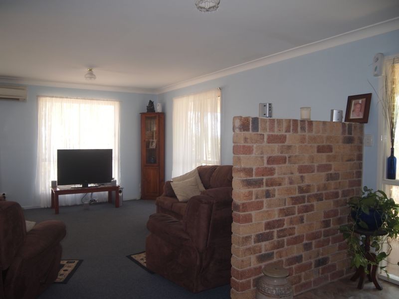 11 Topaz Crescent, Lockyer Waters QLD 4311
