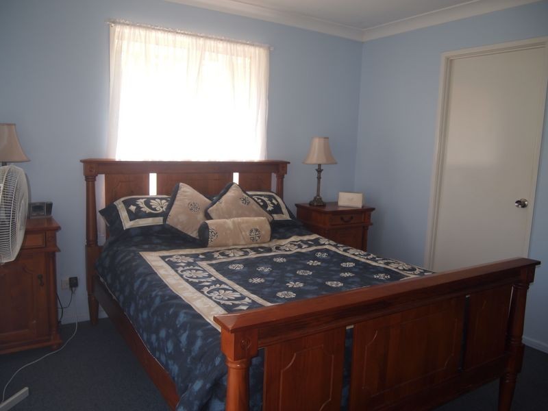 11 Topaz Crescent, Lockyer Waters QLD 4311