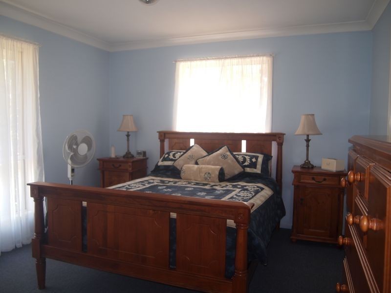 11 Topaz Crescent, Lockyer Waters QLD 4311
