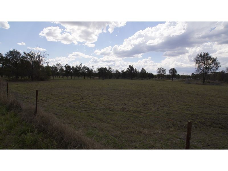 11 Topaz Crescent, Lockyer Waters QLD 4311