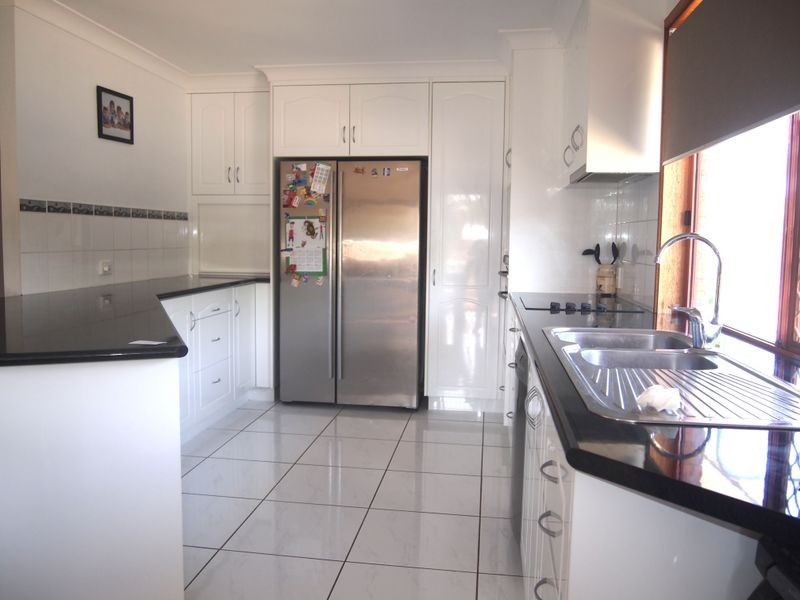 2 Helen Court, Regency Downs QLD 4341