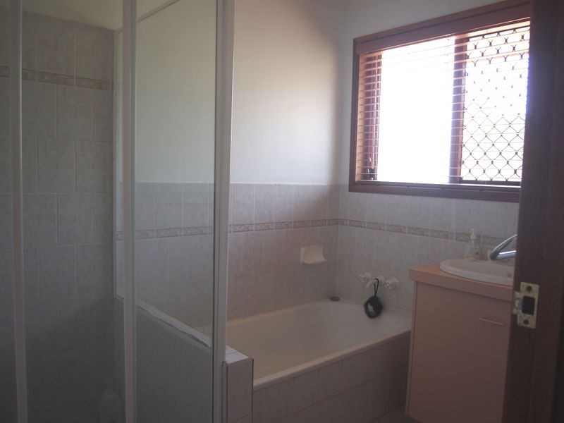 2 Helen Court, Regency Downs QLD 4341