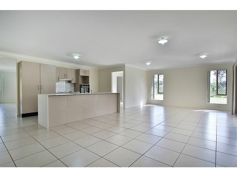 5 Riley Court, Kensington Grove QLD 4341