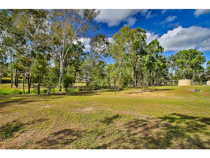 5 Riley Court, Kensington Grove QLD 4341