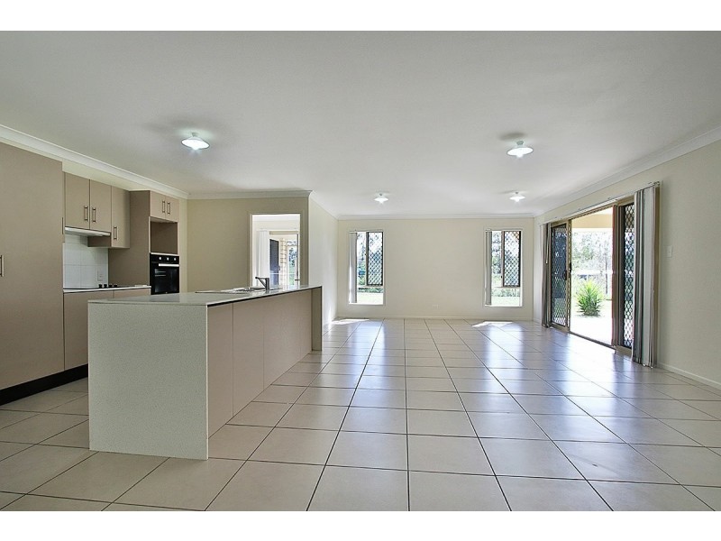 5 Riley Court, Kensington Grove QLD 4341