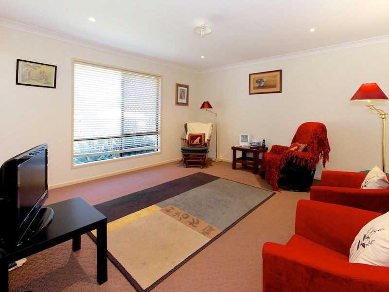 18 Stephenson Crescent, Kensington Grove QLD 4341