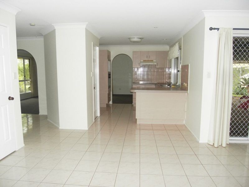 4 Lexcen Court, Kensington Grove QLD 4341