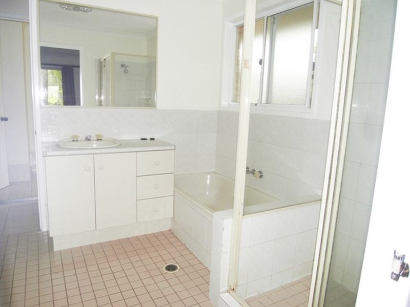 4 Lexcen Court, Kensington Grove QLD 4341