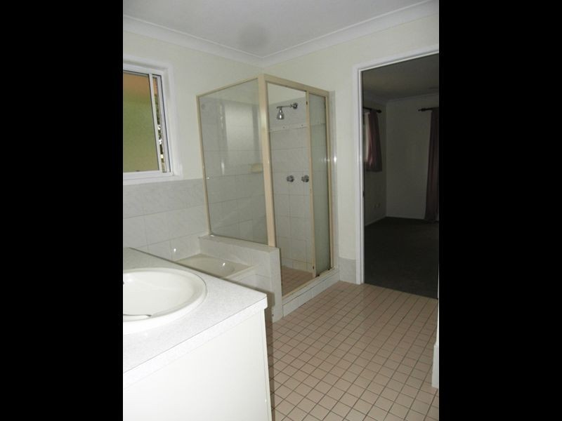4 Lexcen Court, Kensington Grove QLD 4341