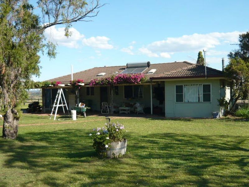 2 Logan Road, College View QLD 4343