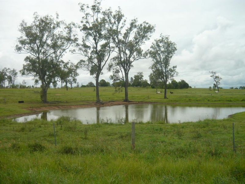 2 Logan Road, College View QLD 4343
