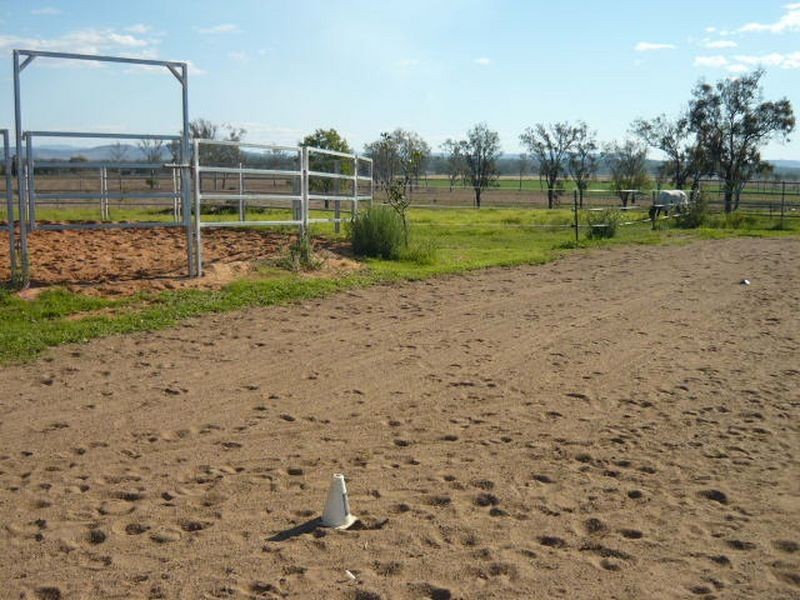2 Logan Road, College View QLD 4343