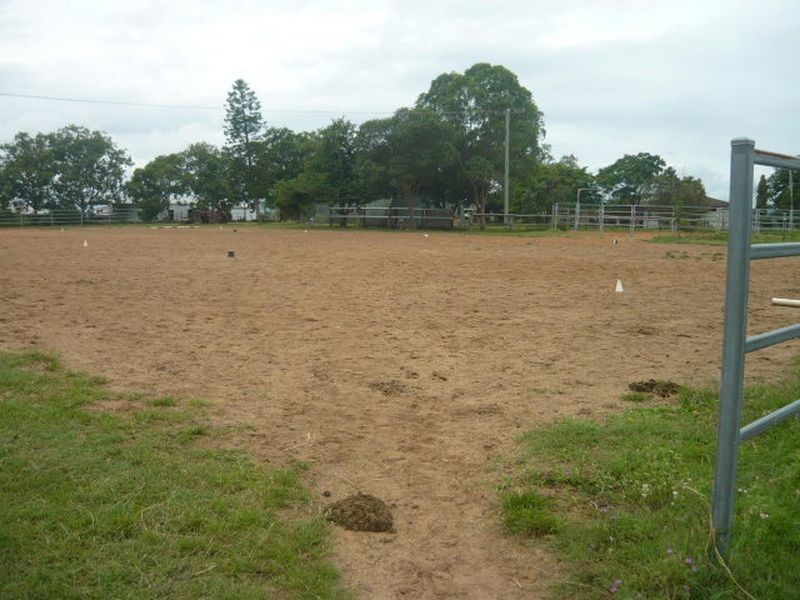 2 Logan Road, College View QLD 4343