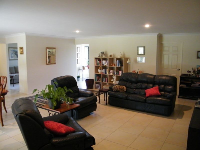 10 Senior Court, Kensington Grove QLD 4341