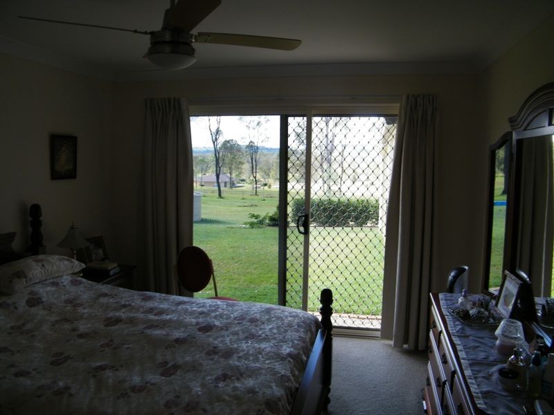 10 Senior Court, Kensington Grove QLD 4341