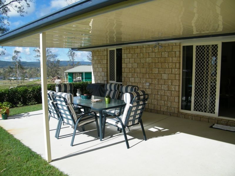 10 Senior Court, Kensington Grove QLD 4341