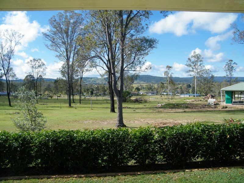 10 Senior Court, Kensington Grove QLD 4341