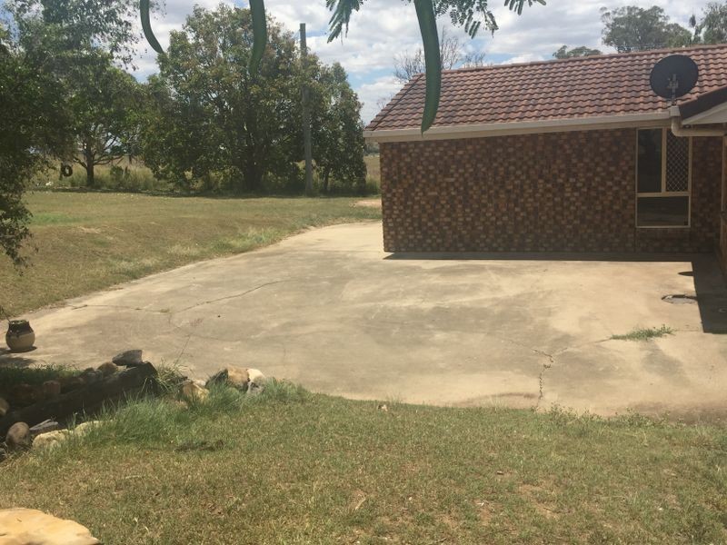 2 Stokes Court, Summerholm QLD 4341