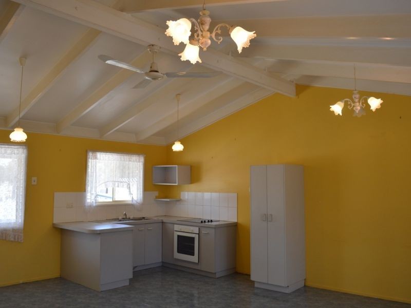 5 Banksia Court, Morton Vale QLD 4343