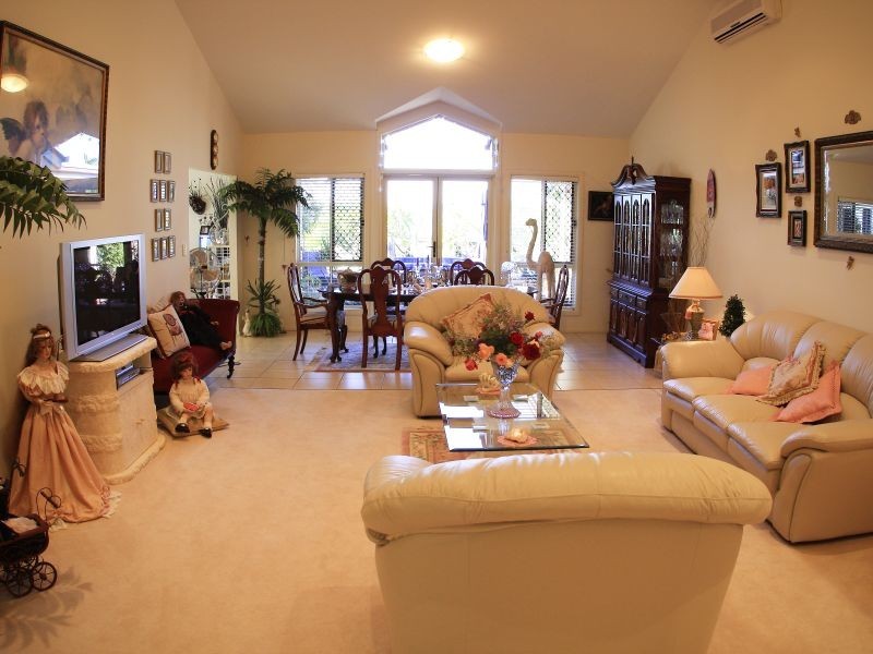 13 Parklea Drive, Placid Hills QLD 4343