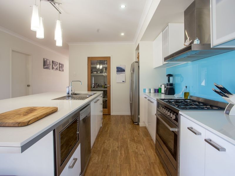 6 Fowler Court, Kensington Grove QLD 4341