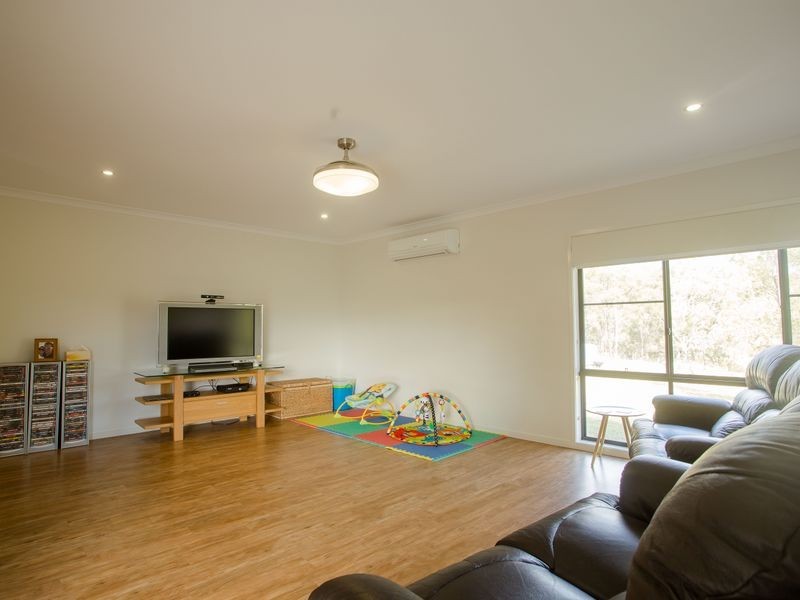 6 Fowler Court, Kensington Grove QLD 4341