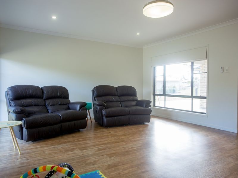 6 Fowler Court, Kensington Grove QLD 4341