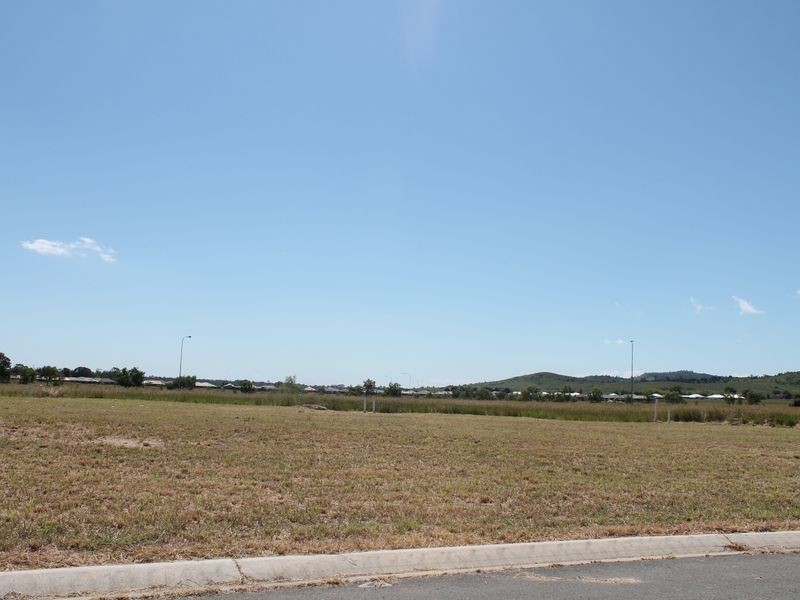 8 Semph Crescent, Laidley North QLD 4341