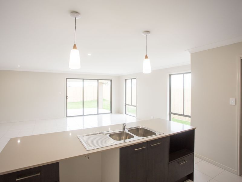 13 Richmond Terrace, Plainland QLD 4341