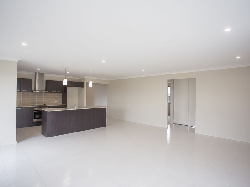 13 Richmond Terrace, Plainland QLD 4341