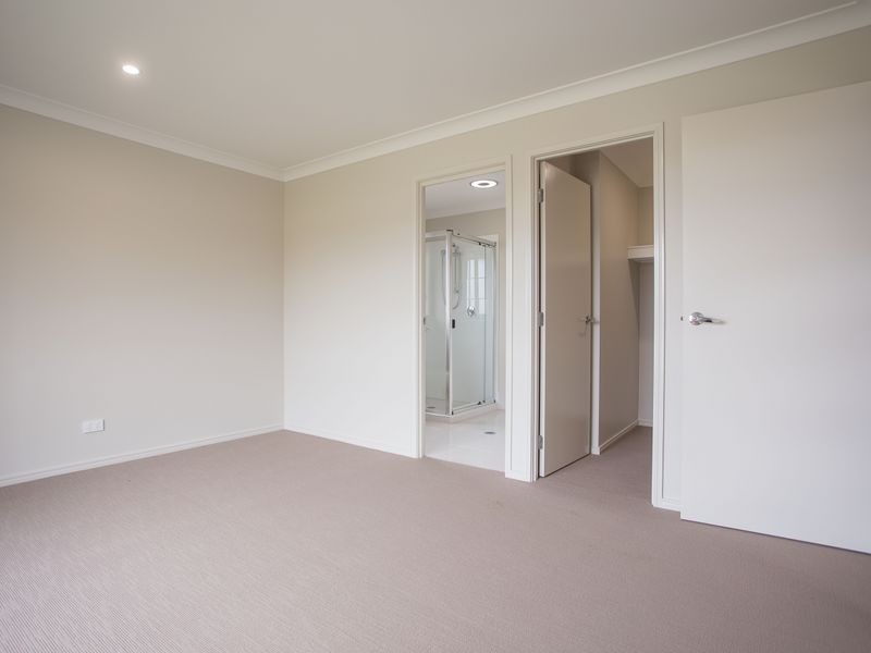 13 Richmond Terrace, Plainland QLD 4341