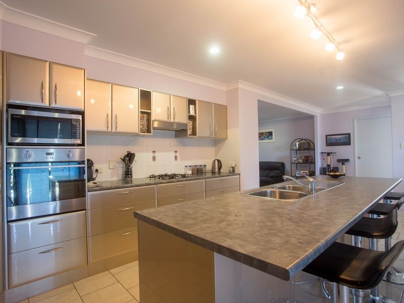 42 Stephenson Crescent, Kensington Grove QLD 4341