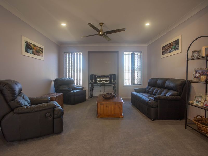 42 Stephenson Crescent, Kensington Grove QLD 4341