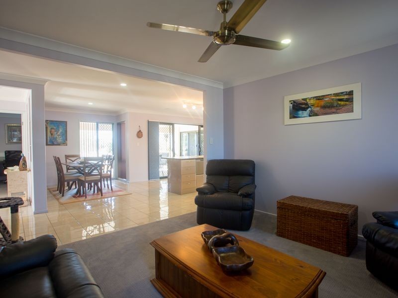 42 Stephenson Crescent, Kensington Grove QLD 4341