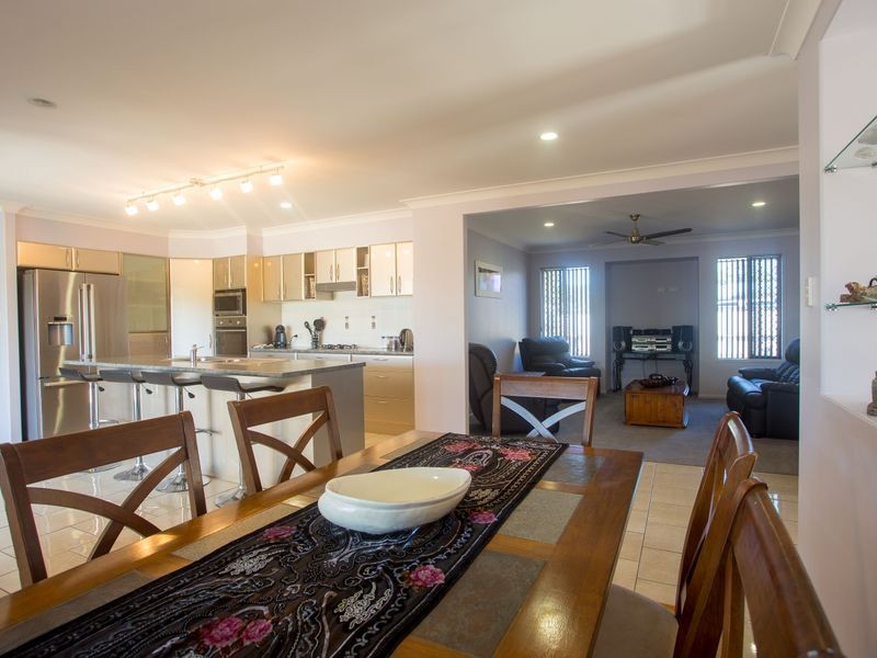 42 Stephenson Crescent, Kensington Grove QLD 4341