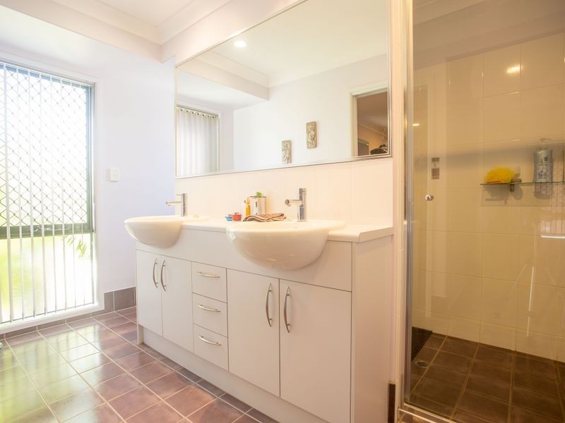 42 Stephenson Crescent, Kensington Grove QLD 4341