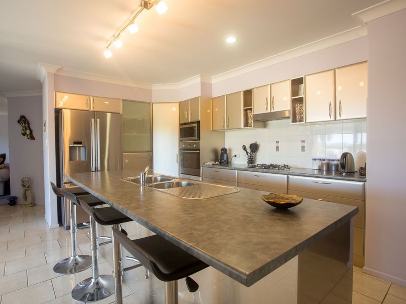 42 Stephenson Crescent, Kensington Grove QLD 4341