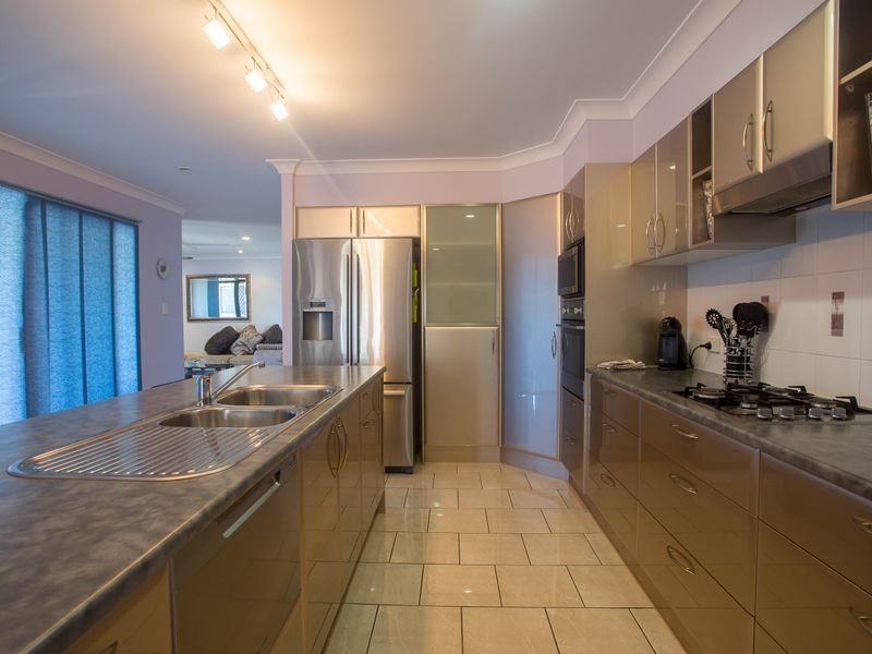 42 Stephenson Crescent, Kensington Grove QLD 4341