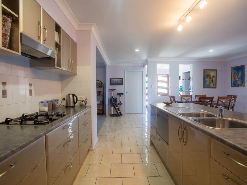 42 Stephenson Crescent, Kensington Grove QLD 4341