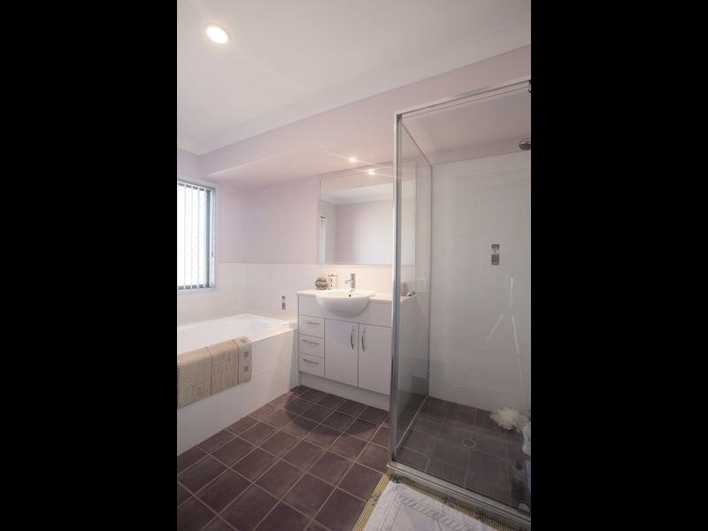 42 Stephenson Crescent, Kensington Grove QLD 4341