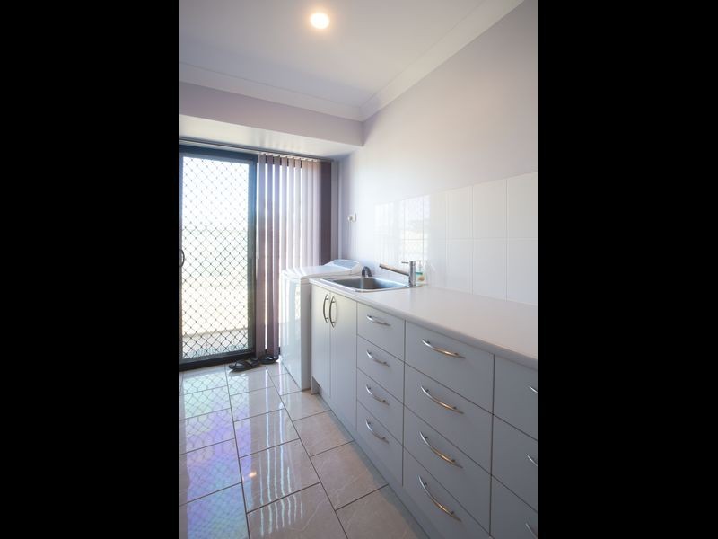 42 Stephenson Crescent, Kensington Grove QLD 4341