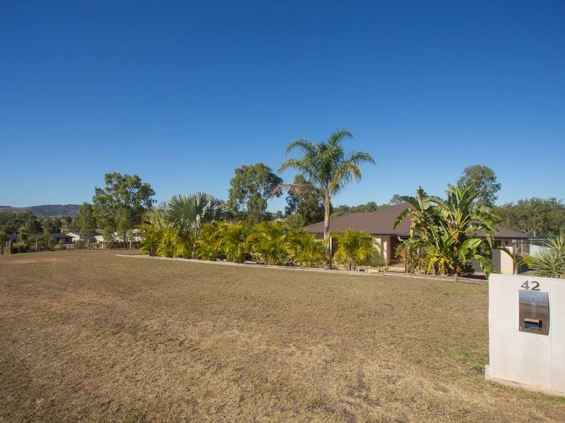 42 Stephenson Crescent, Kensington Grove QLD 4341