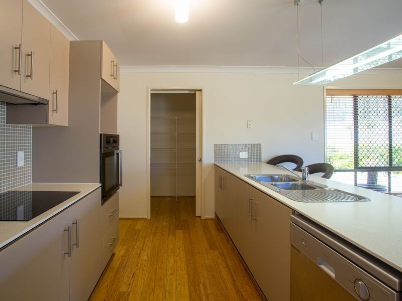 4 Edinburgh Avenue, Regency Downs QLD 4341