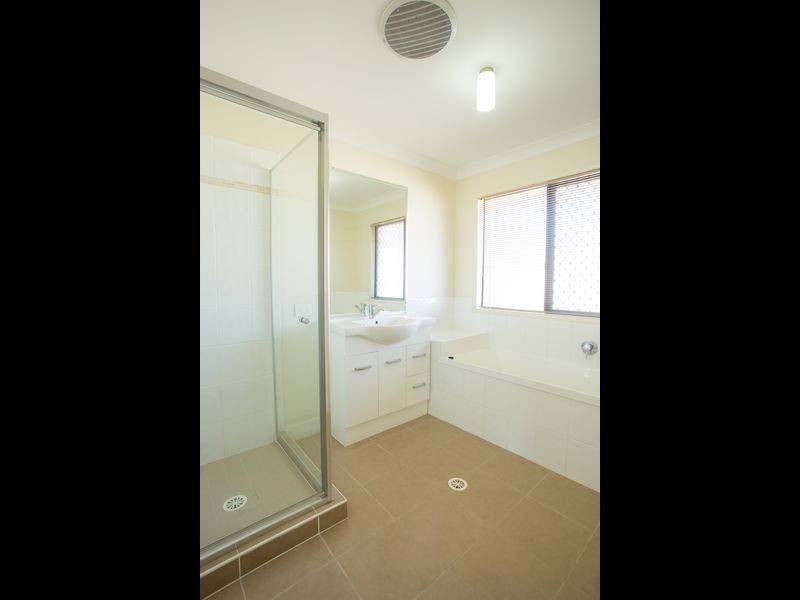 4 Edinburgh Avenue, Regency Downs QLD 4341