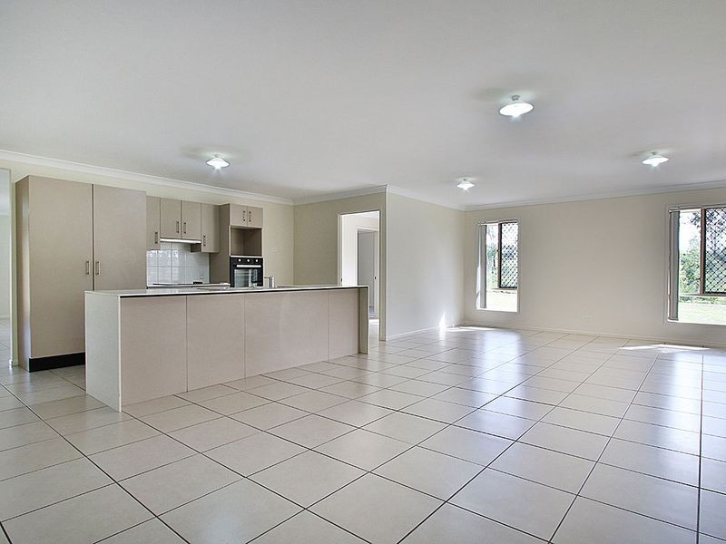 5 Riley Court, Kensington Grove QLD 4341