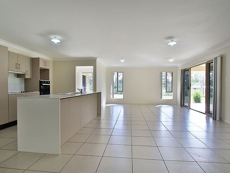 5 Riley Court, Kensington Grove QLD 4341