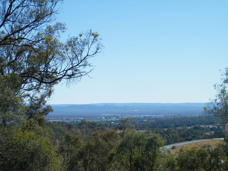 8 Howard Court, Plainland QLD 4341