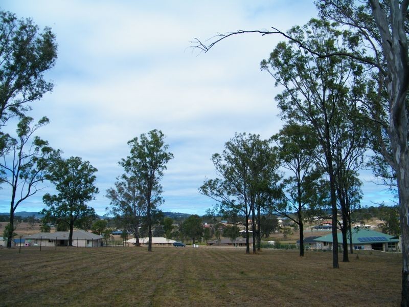 11 Harwood Street, Kensington Grove QLD 4341