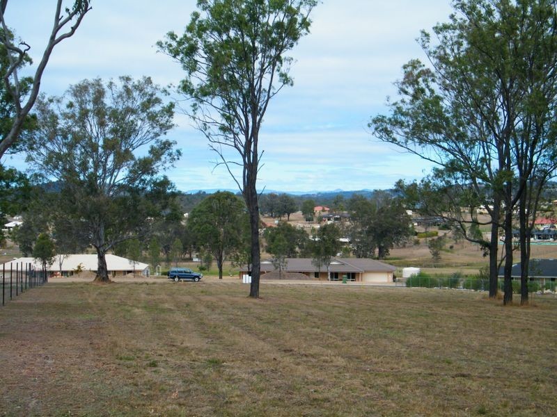 11 Harwood Street, Kensington Grove QLD 4341