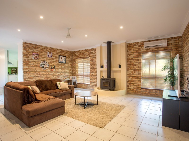 12 Waddington Parade, Plainland QLD 4341